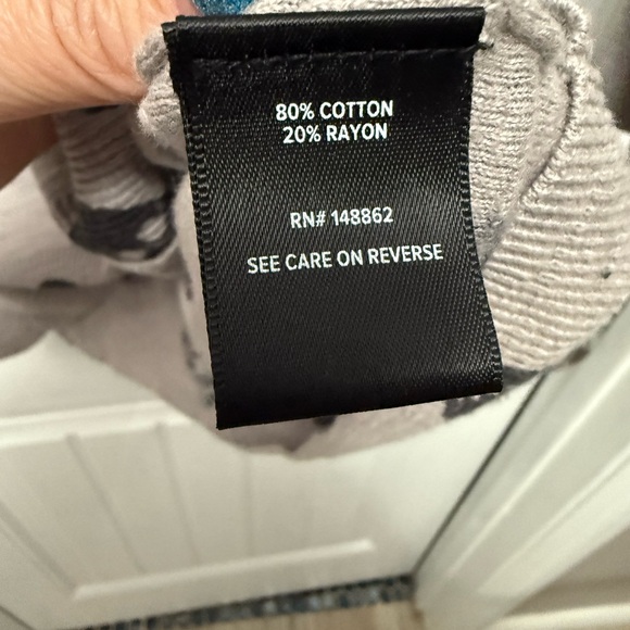 Torrid Gray Skull Print Women's Cardigan Sweater size 00 size 10 - Picture 4 of 5